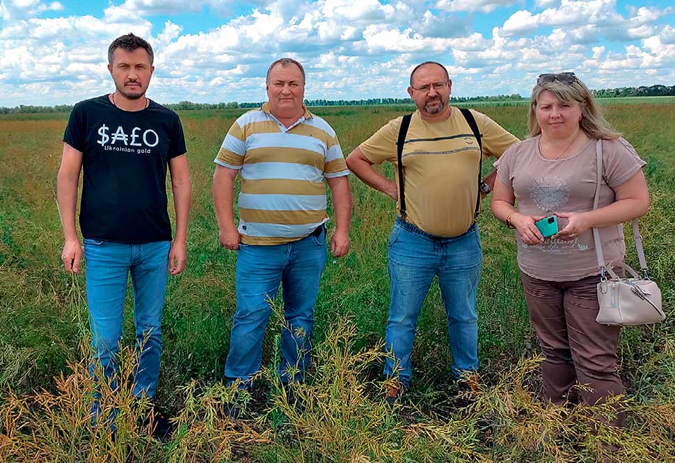 Д-р біол. наук Людмила Білявська з керівниками ТОВ «Полтава-Сад», де активно застосовуються біотехнологічні елементи